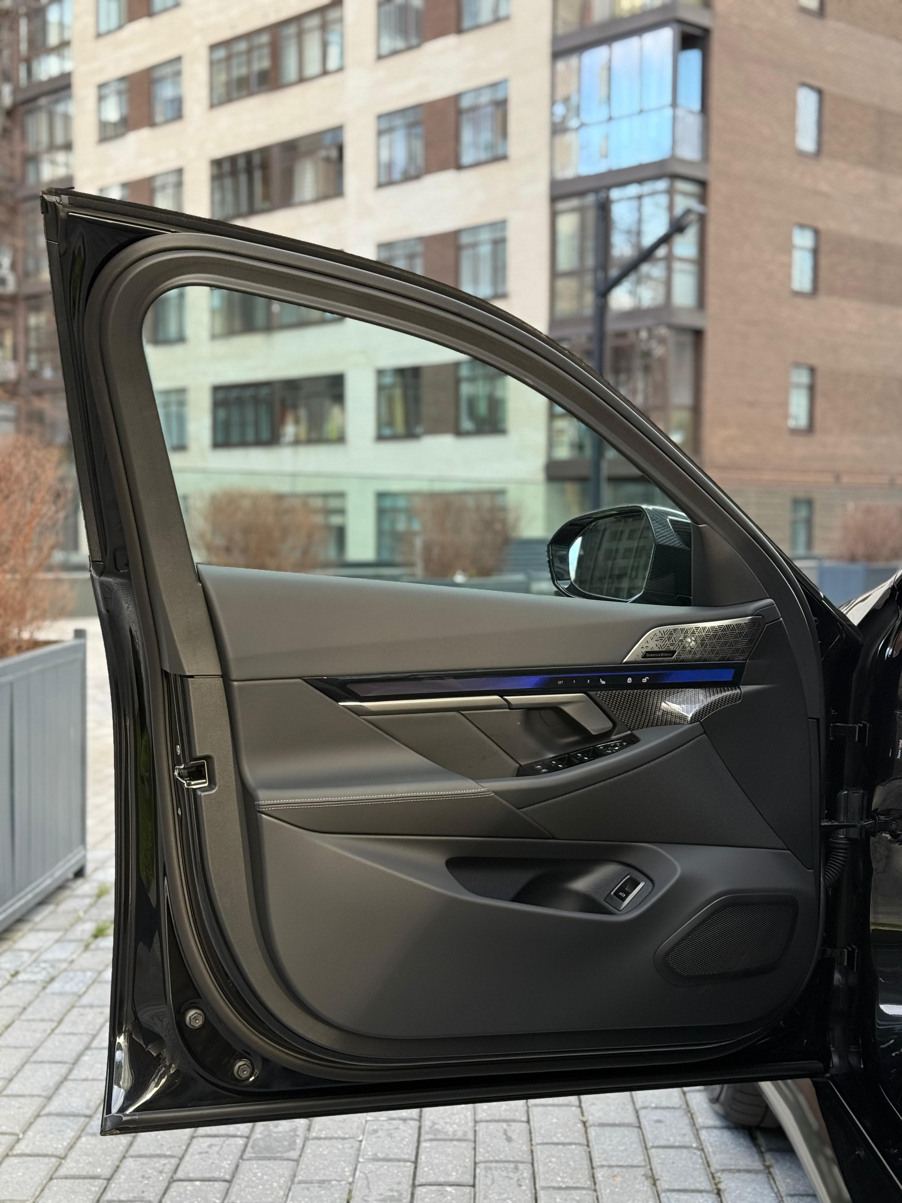 BMW M5 G90 2025 - фото 16