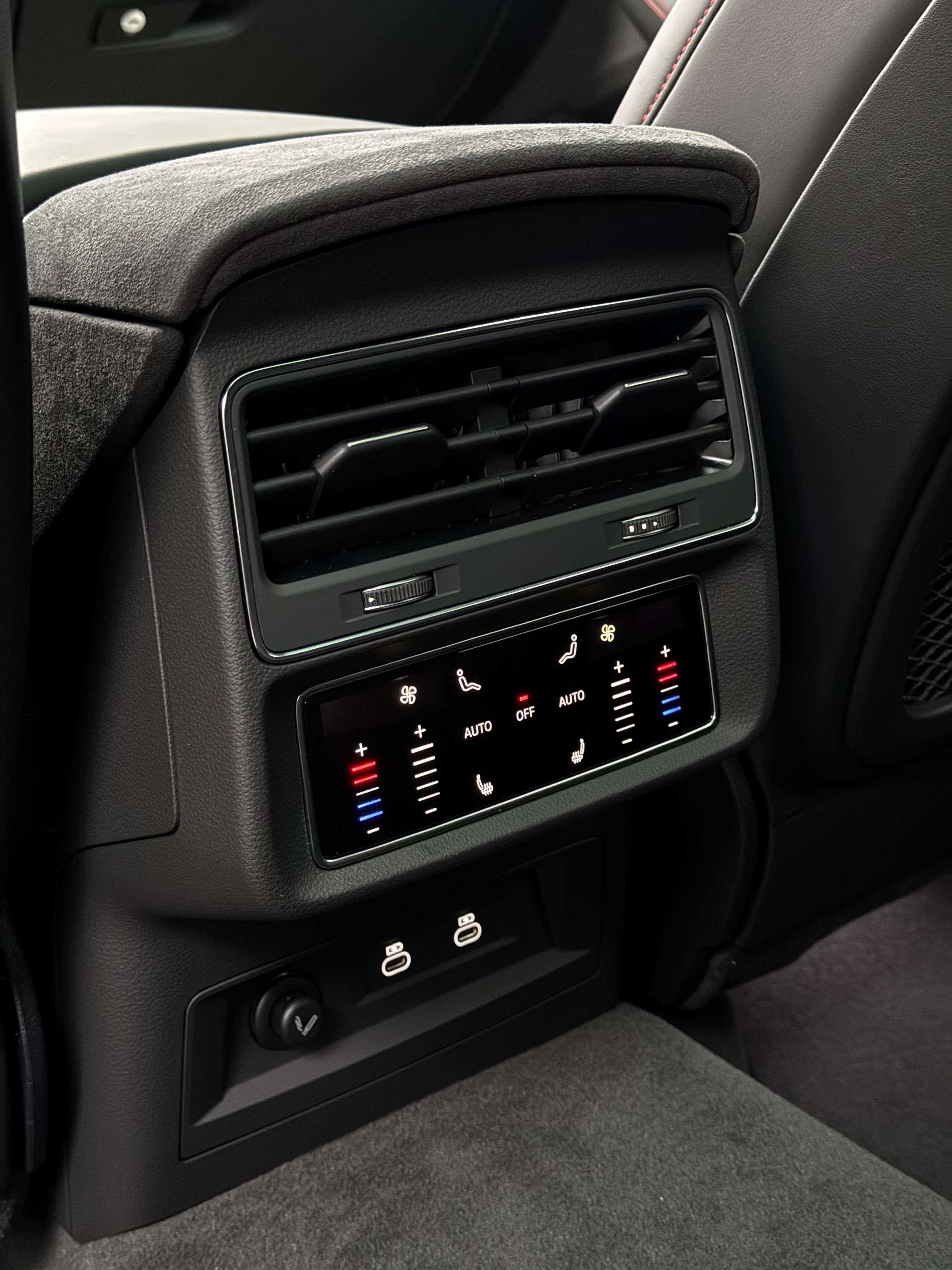 Audi RS Q8 2025 - фото 11