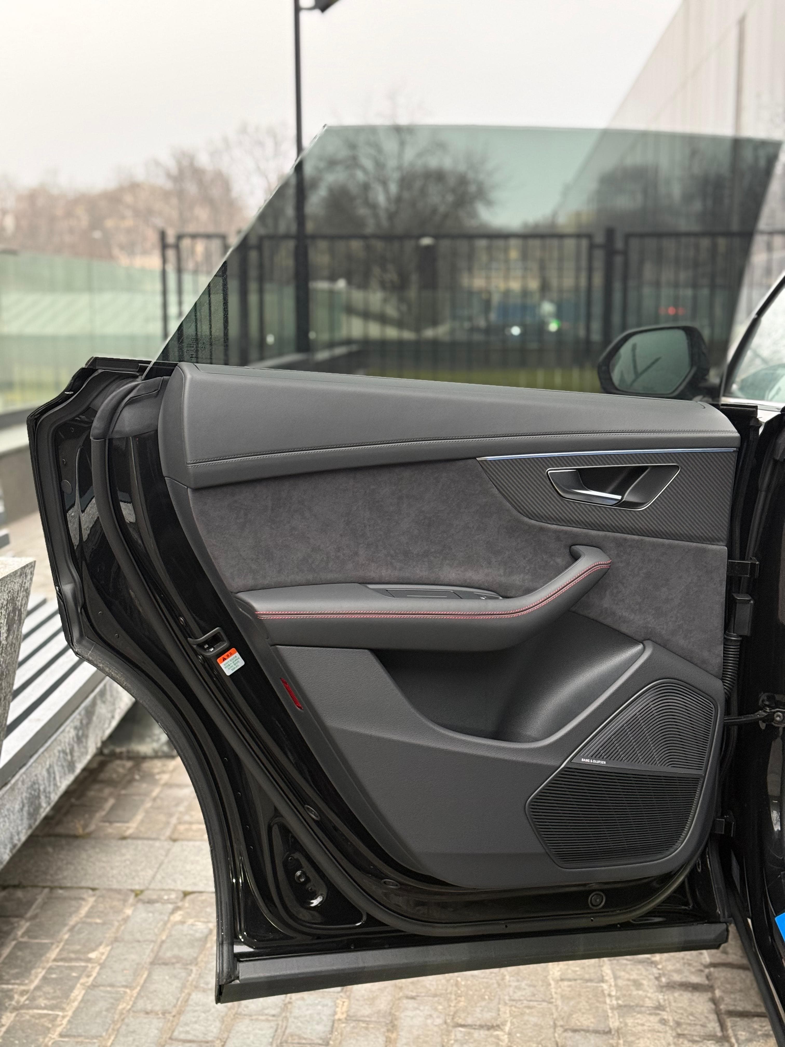 Audi RS Q8 2025 - фото 12