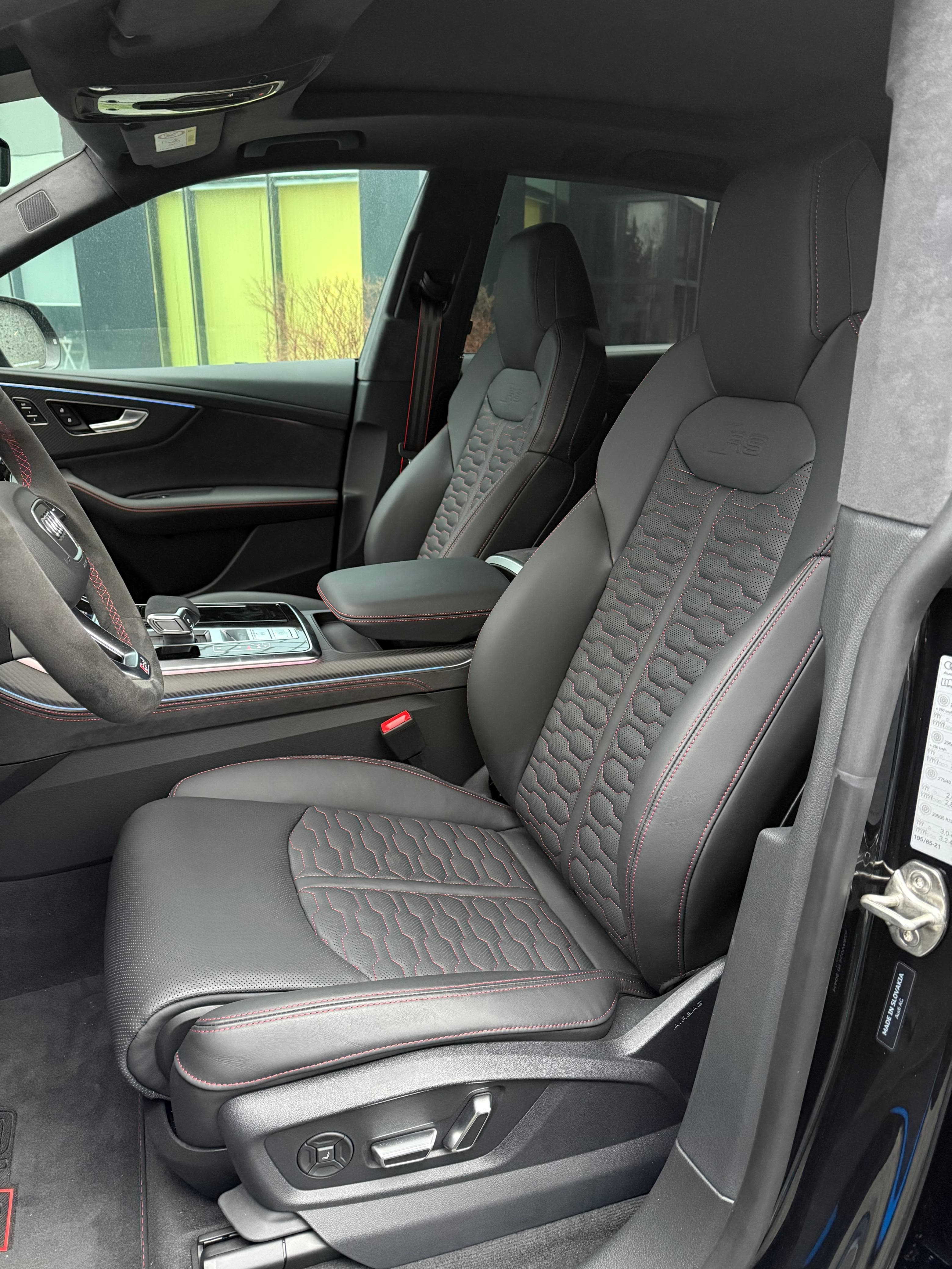 Audi RS Q8 2025 - фото 15