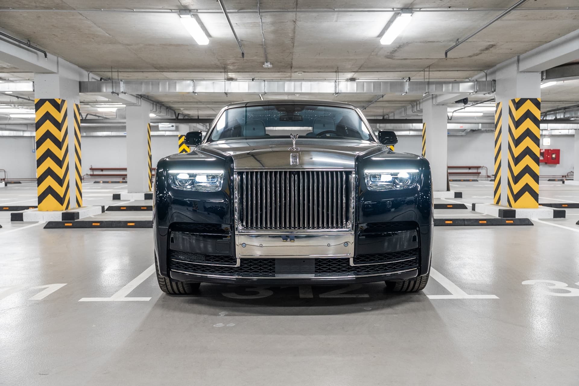 Rolls-Royce Phantom 2025 - фото 4