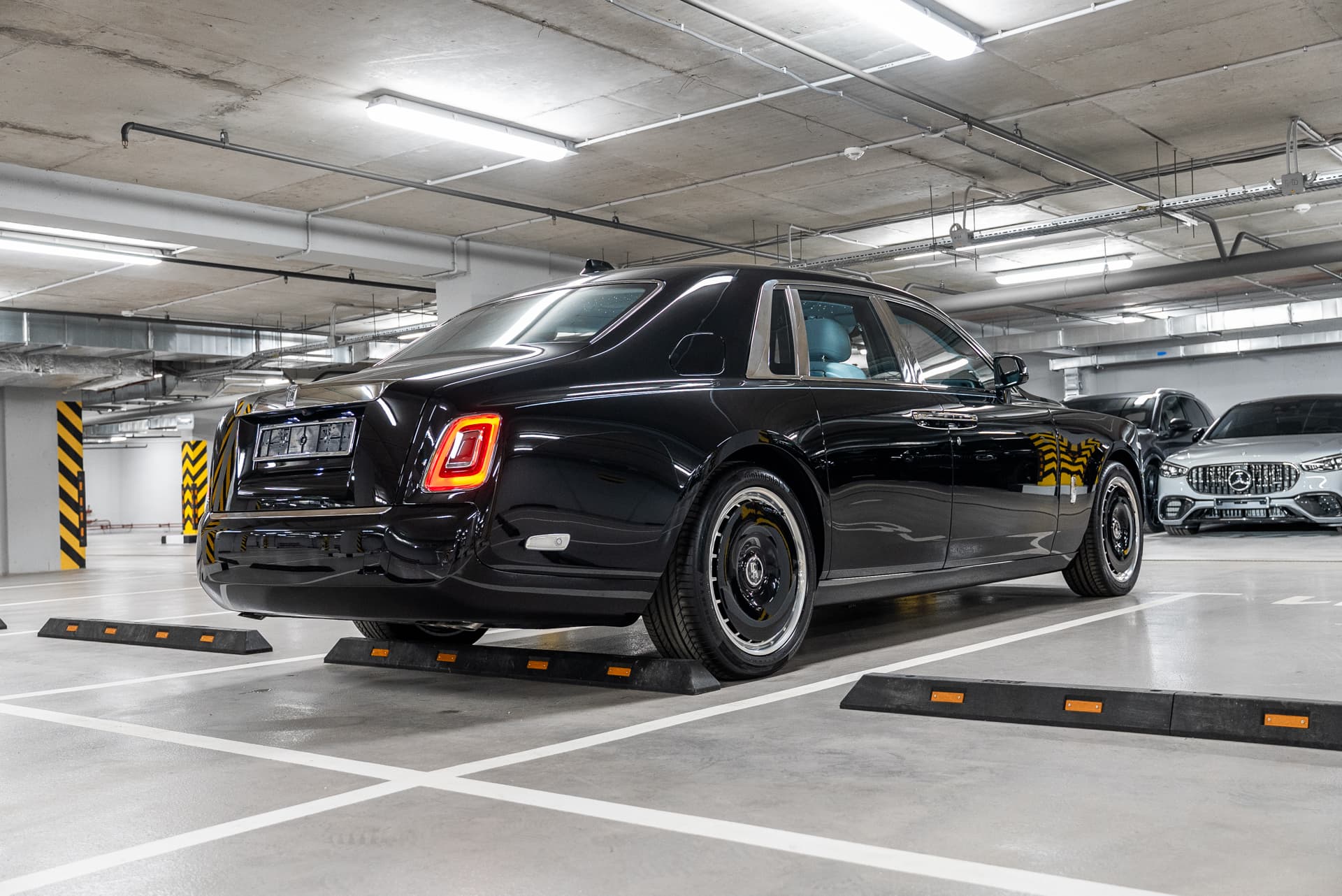 Rolls-Royce Phantom 2025 - фото 8