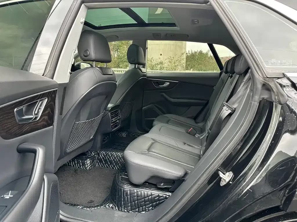 AUDI Q8 55 TFSI 3.0 л. 2023 - фото 10