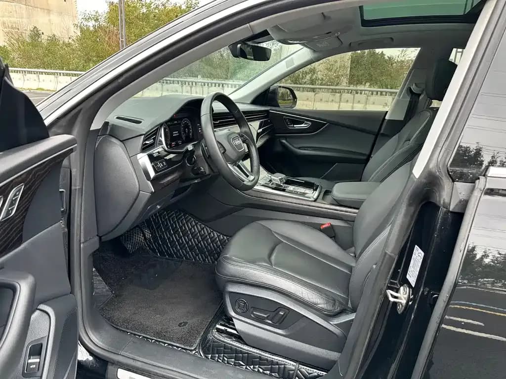 AUDI Q8 55 TFSI 3.0 л. 2023 - фото 7