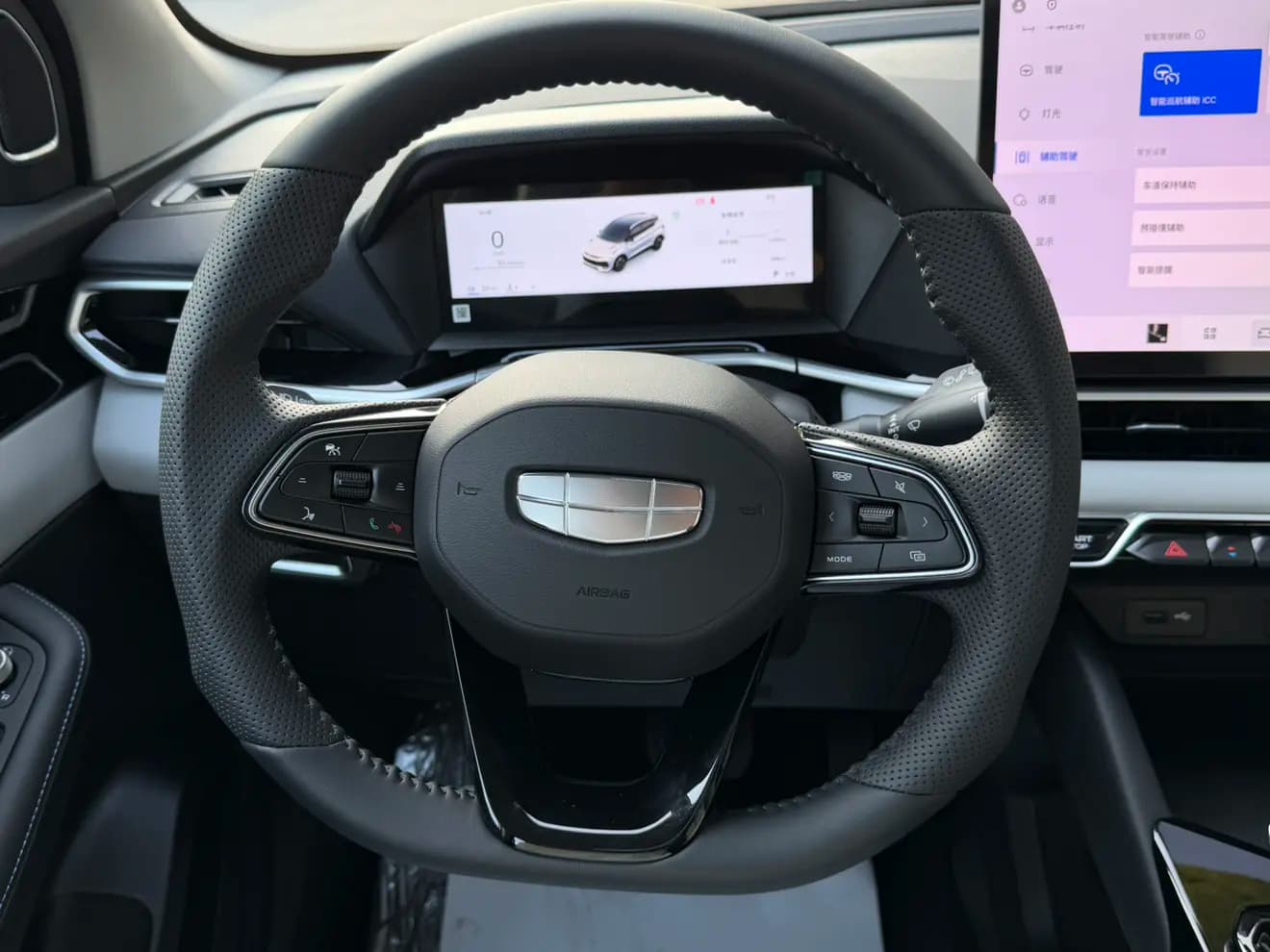 GEELY COOLRAY 2026 - фото 9