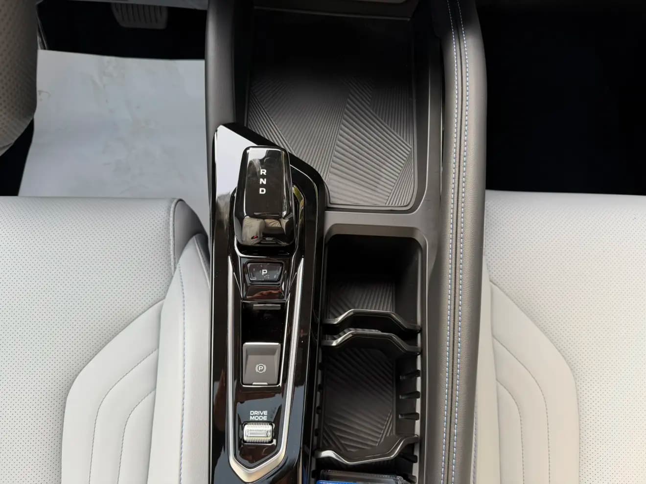 GEELY COOLRAY 2026 - фото 11