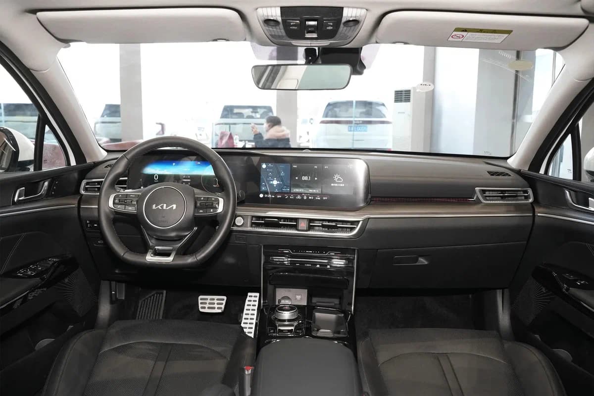 KIA K5 III 2025 - фото 11