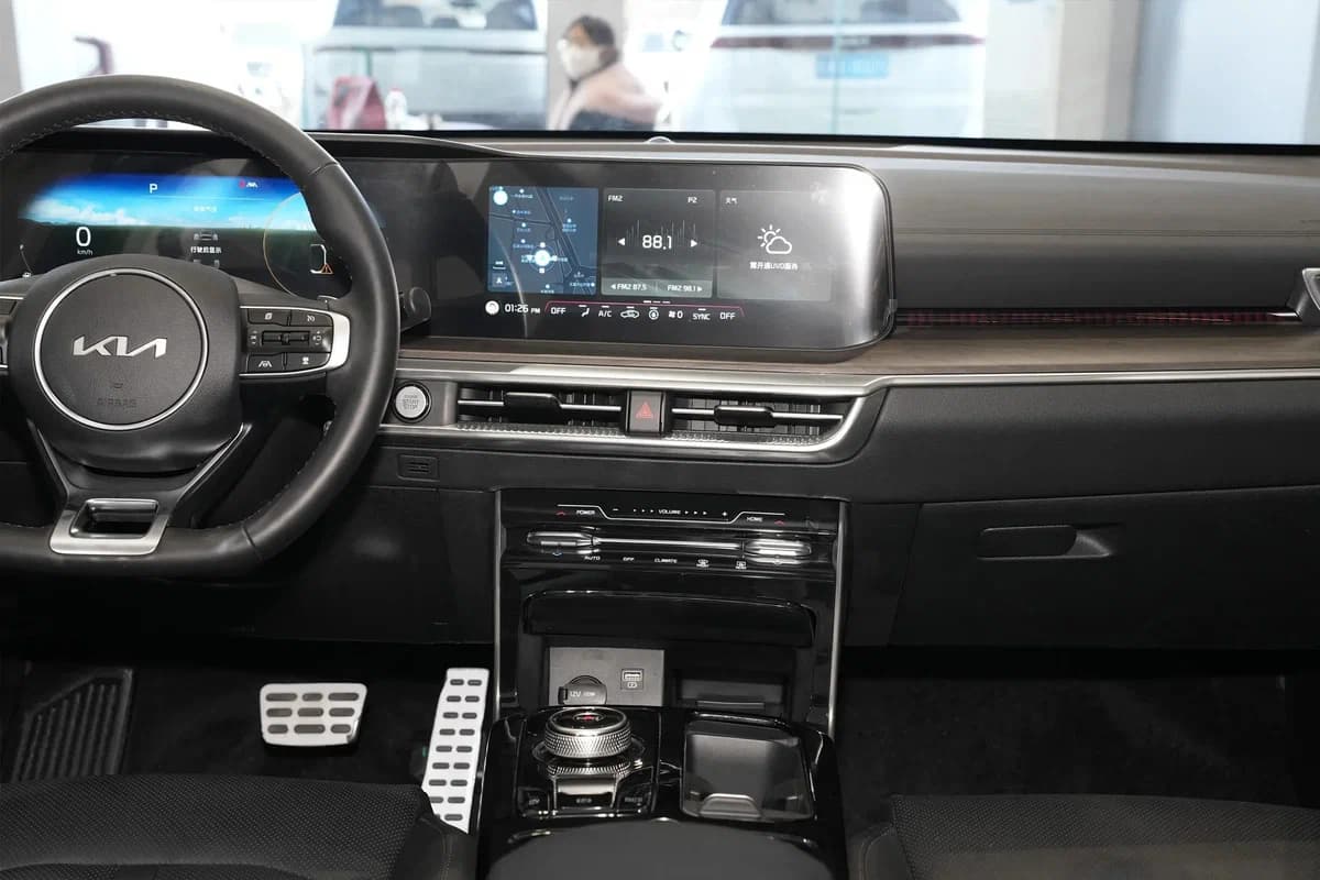 KIA K5 III 2025 - фото 15