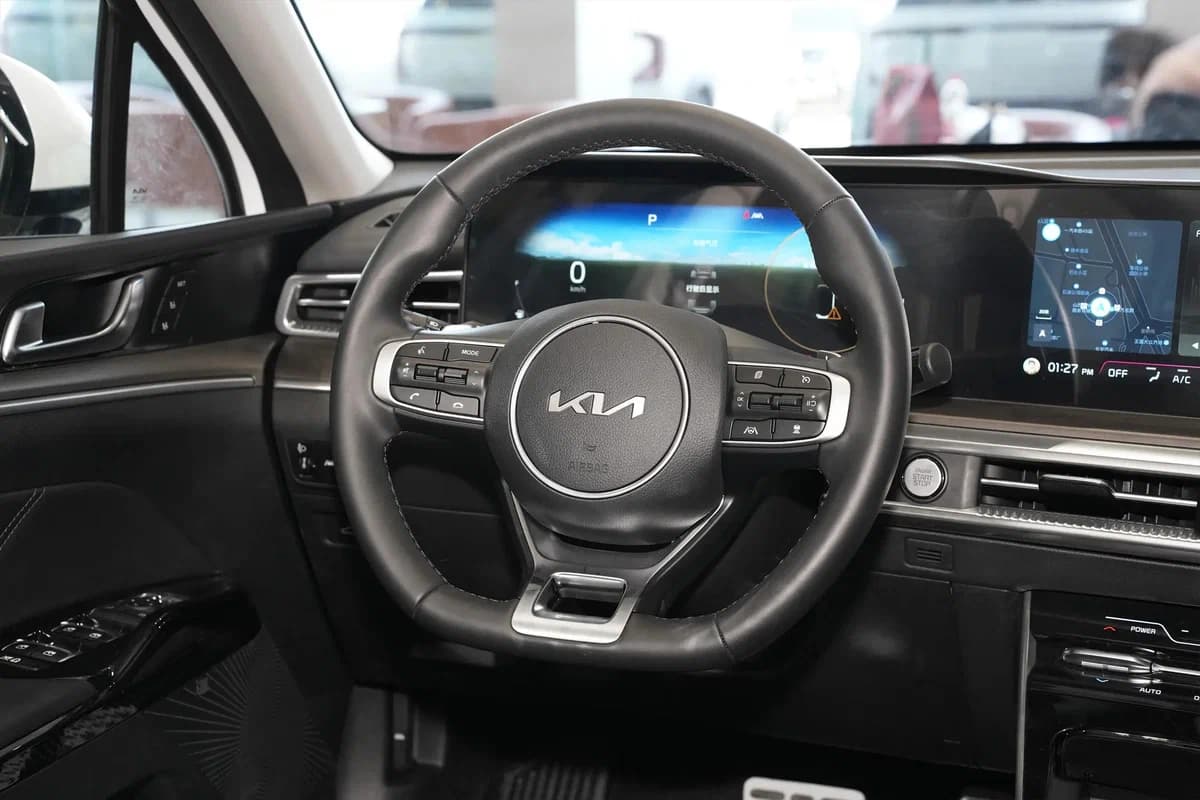 KIA K5 III 2025 - фото 12