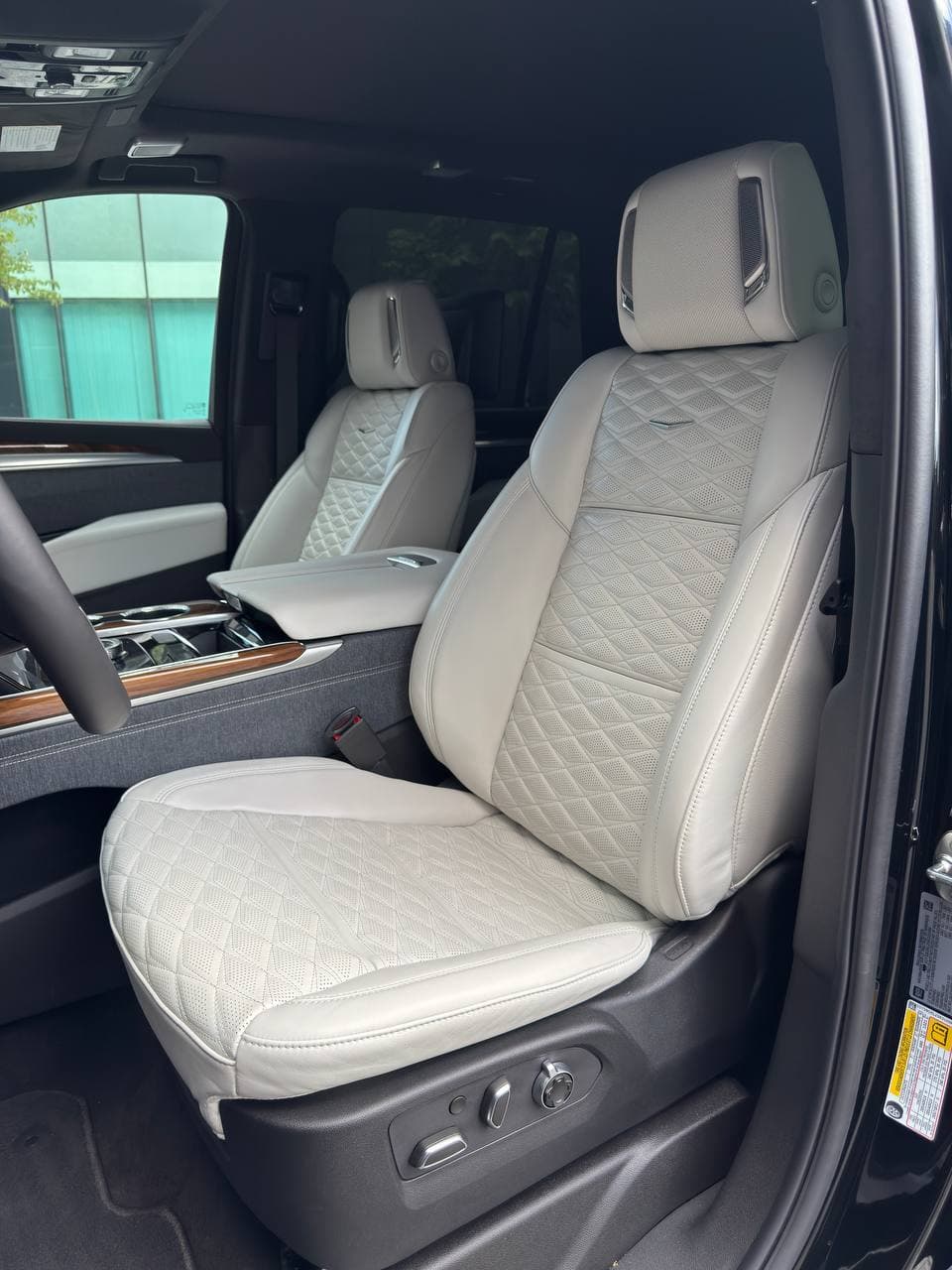Cadillac Escalade 2025 - фото 12