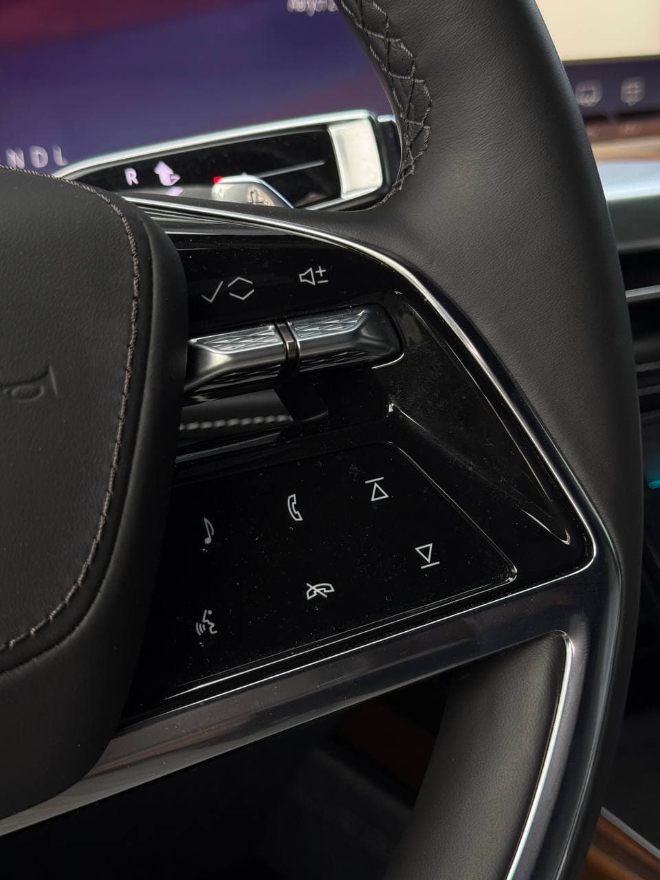 Cadillac Escalade 2025 - фото 17