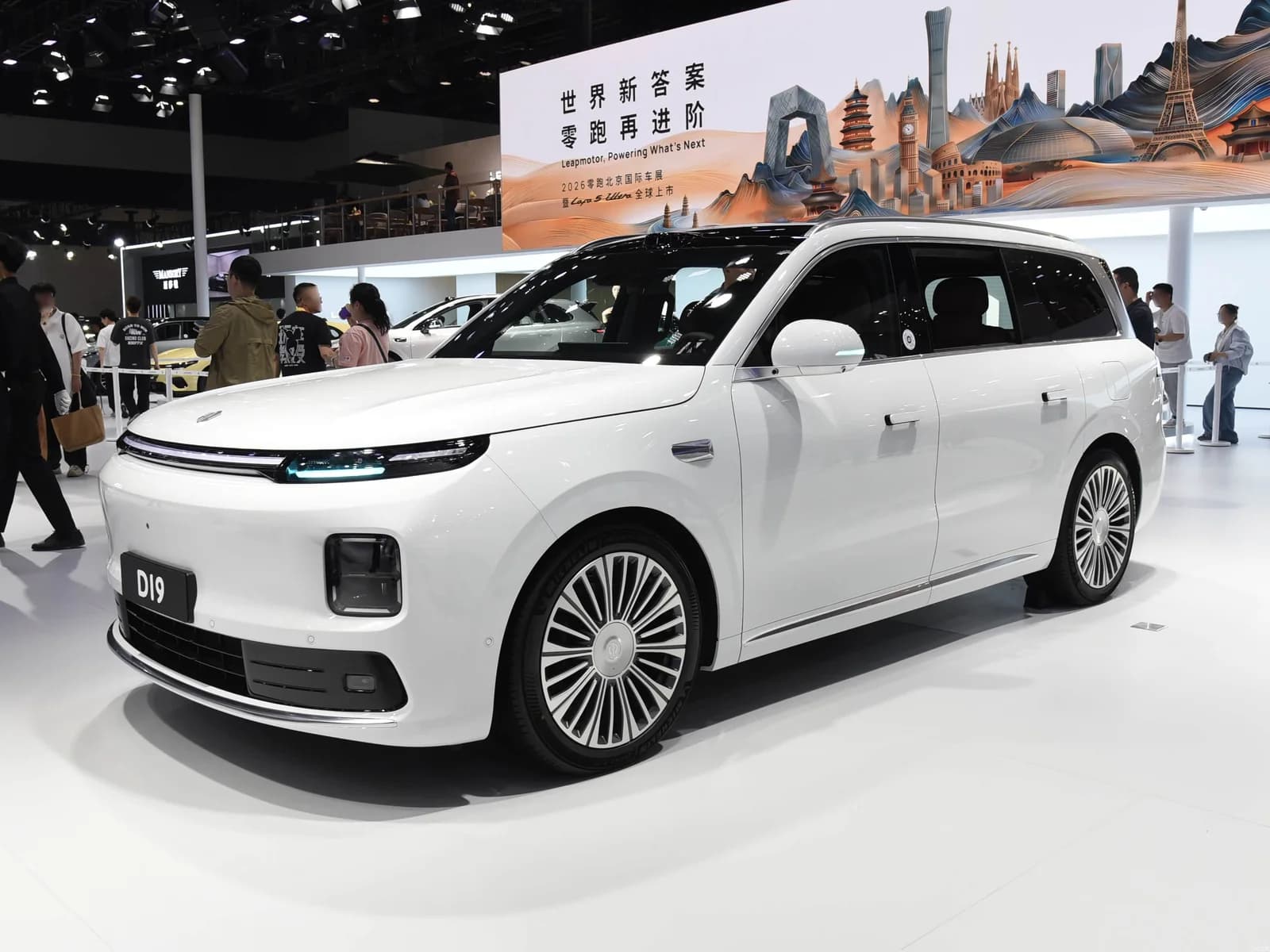 Leapmotor D19 — крупный семейный SUV на пресс-изображении