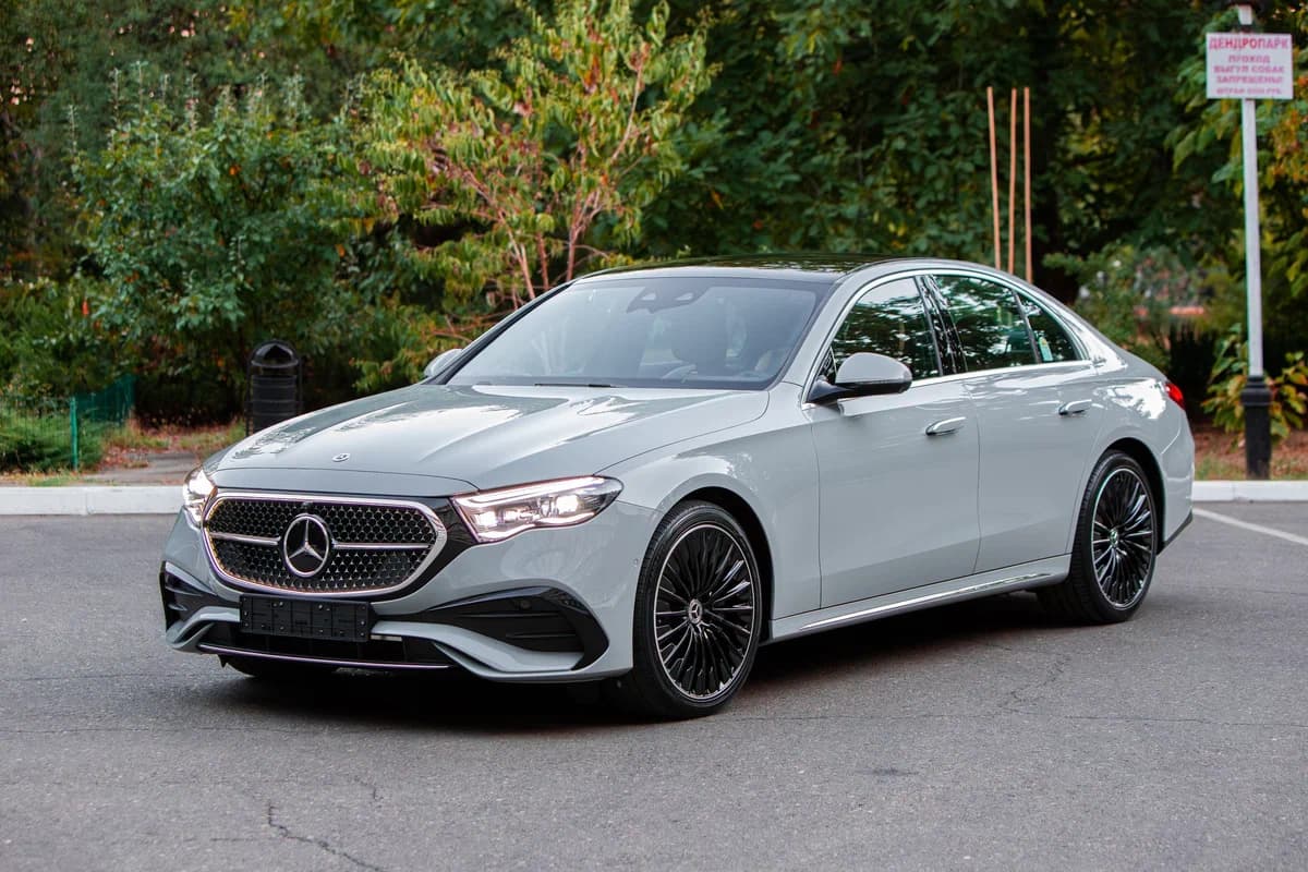 MERCEDES E-KLASSE 300 VI 2025
