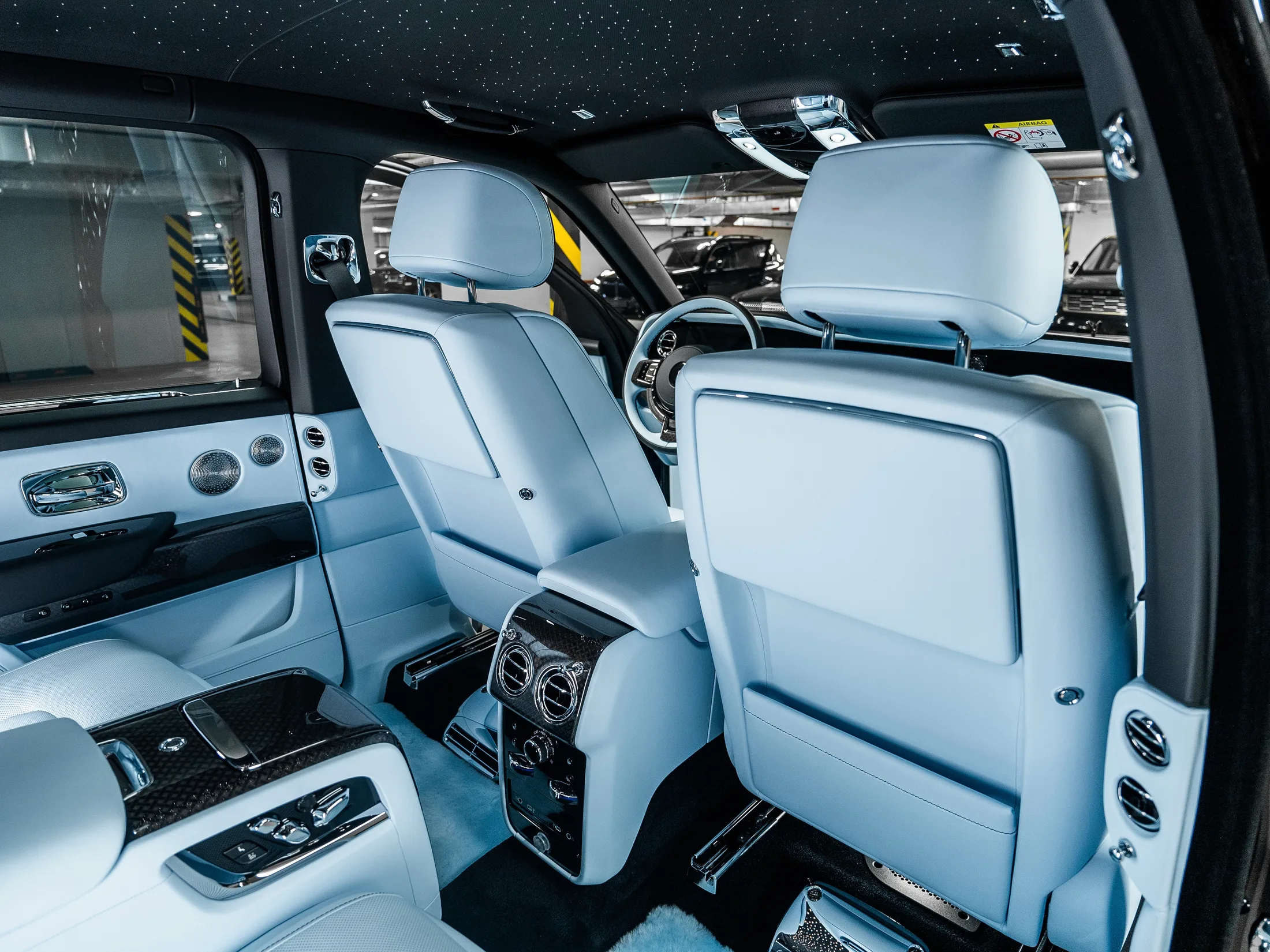 Rolls-Royce Cullinan Black Badge 2025 - фото 2