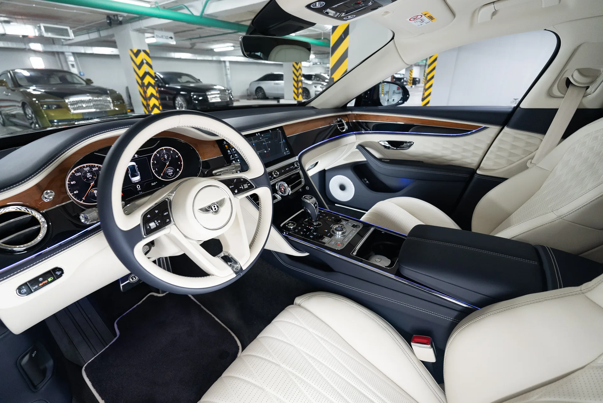 Bentley Flying Spur V8 2020 - фото 2