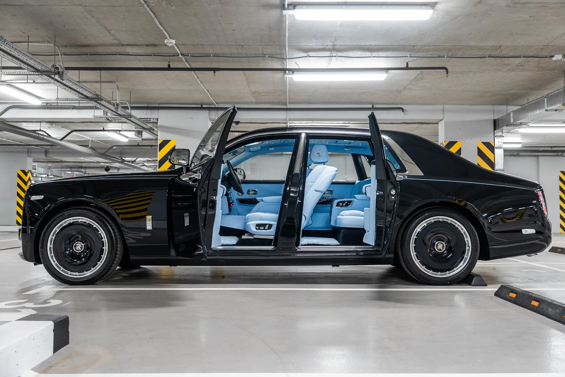 Rolls-Royce Phantom 2025 - фото 2