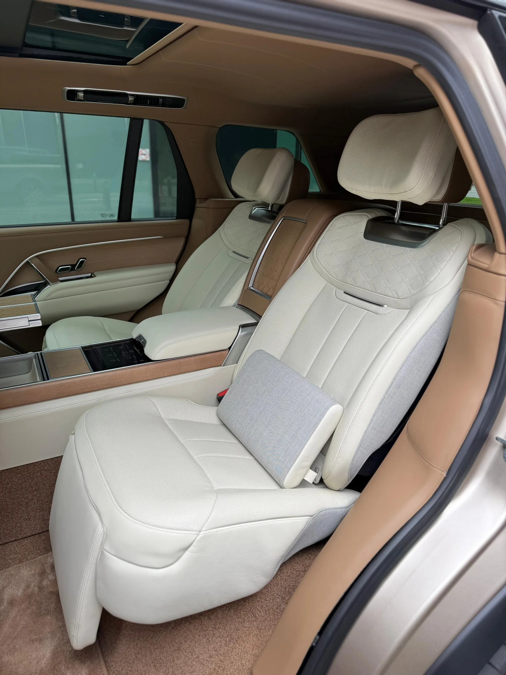 Range Rover P530 SV LONG 2024 - фото 18