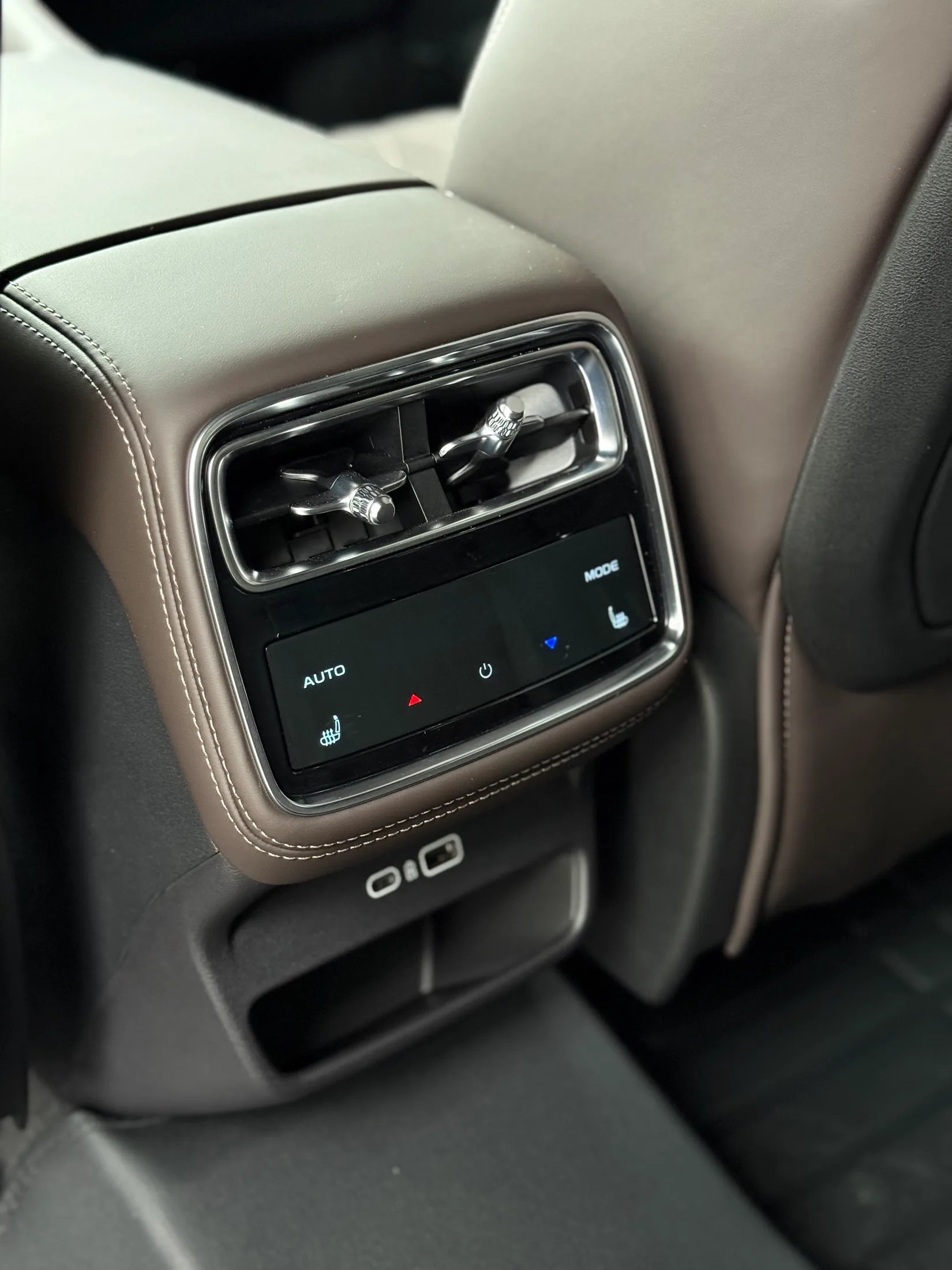Geely Monjaro 2026 - фото 20