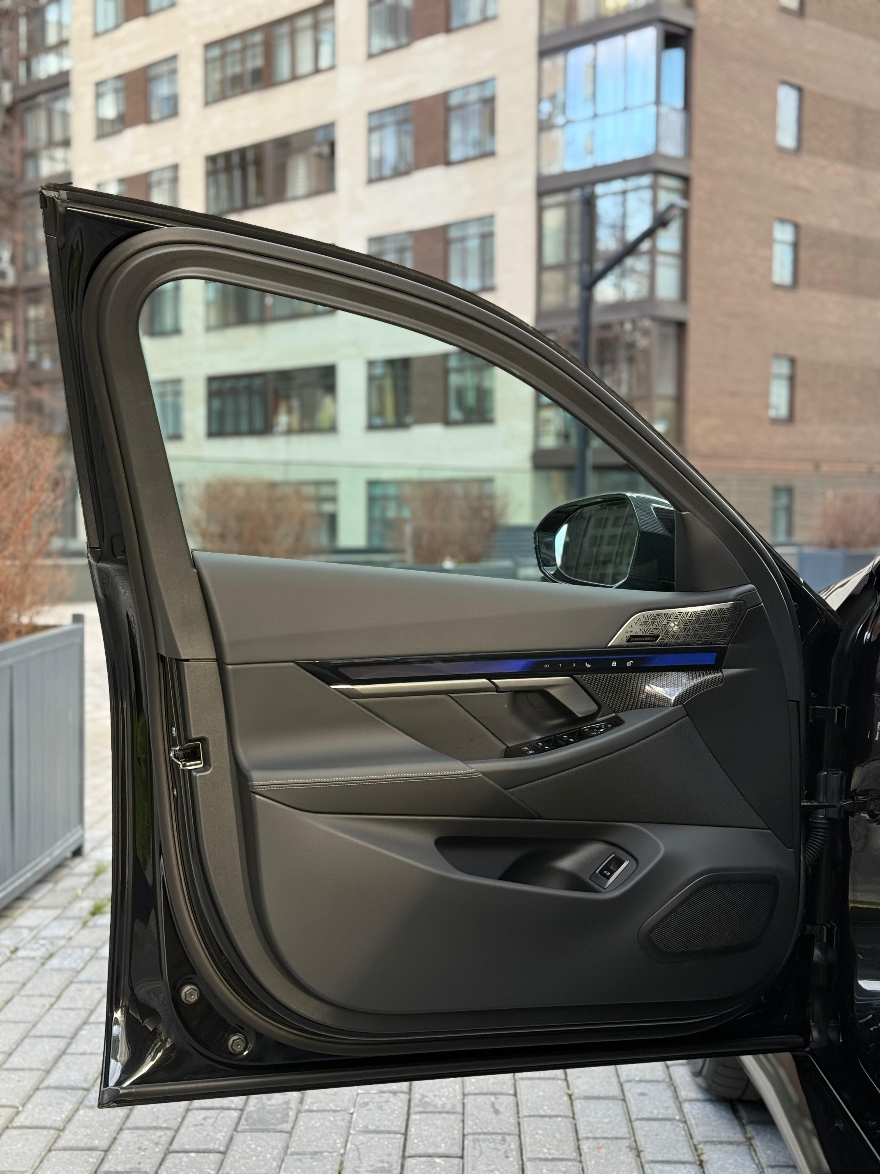 BMW M5 G90 2025 - фото 16