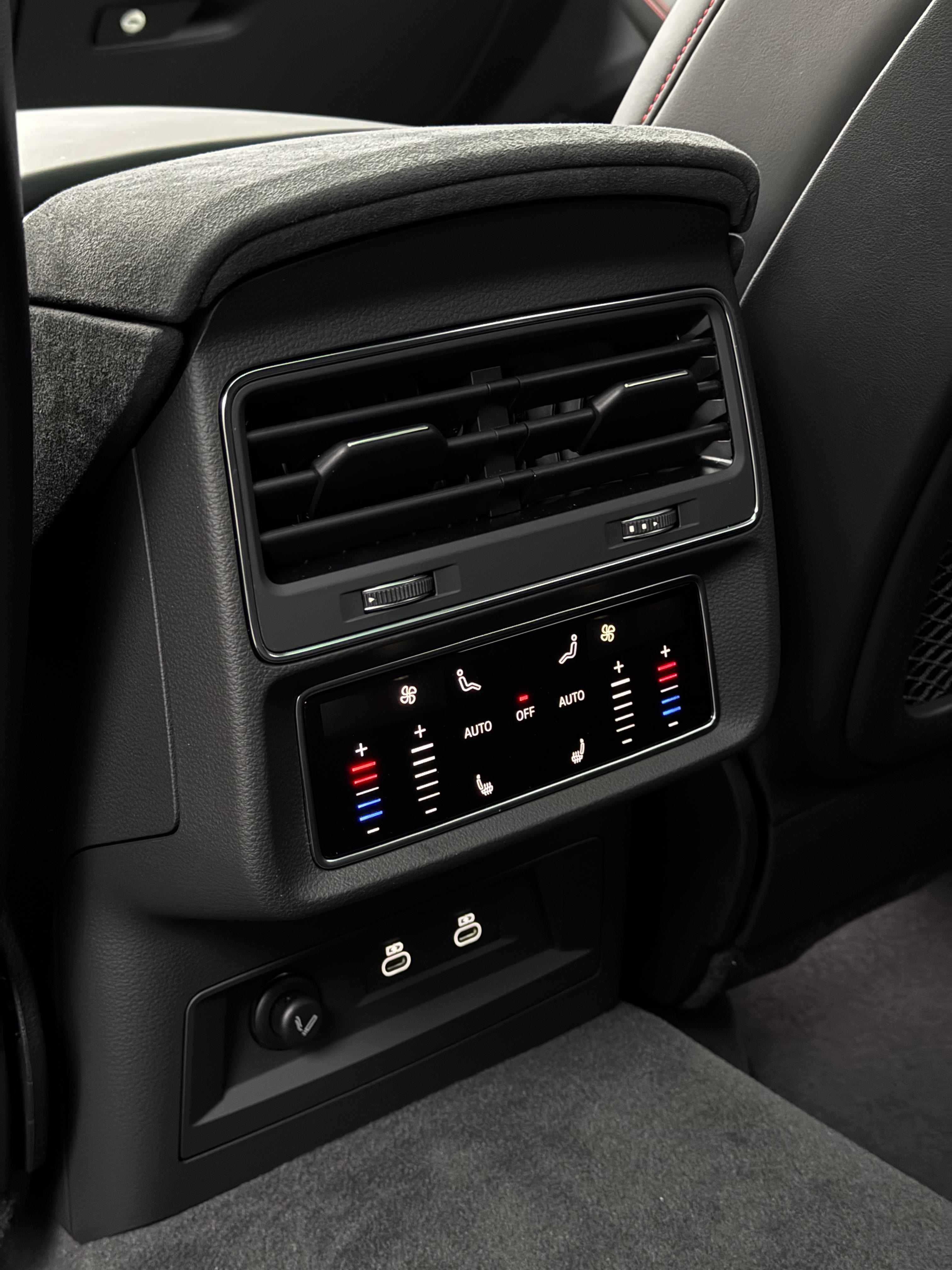 Audi RS Q8 2025 - фото 11