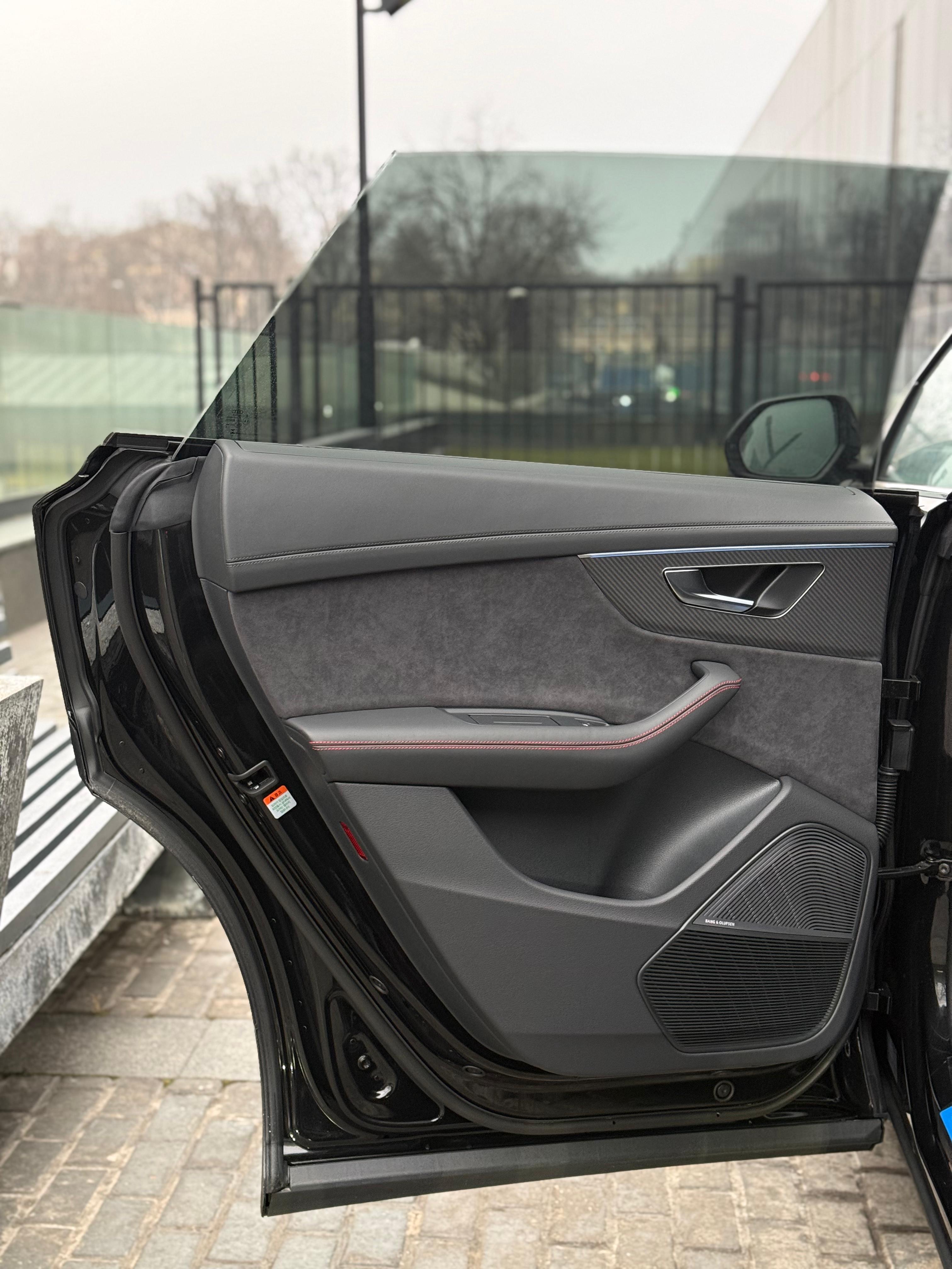 Audi RS Q8 2025 - фото 12