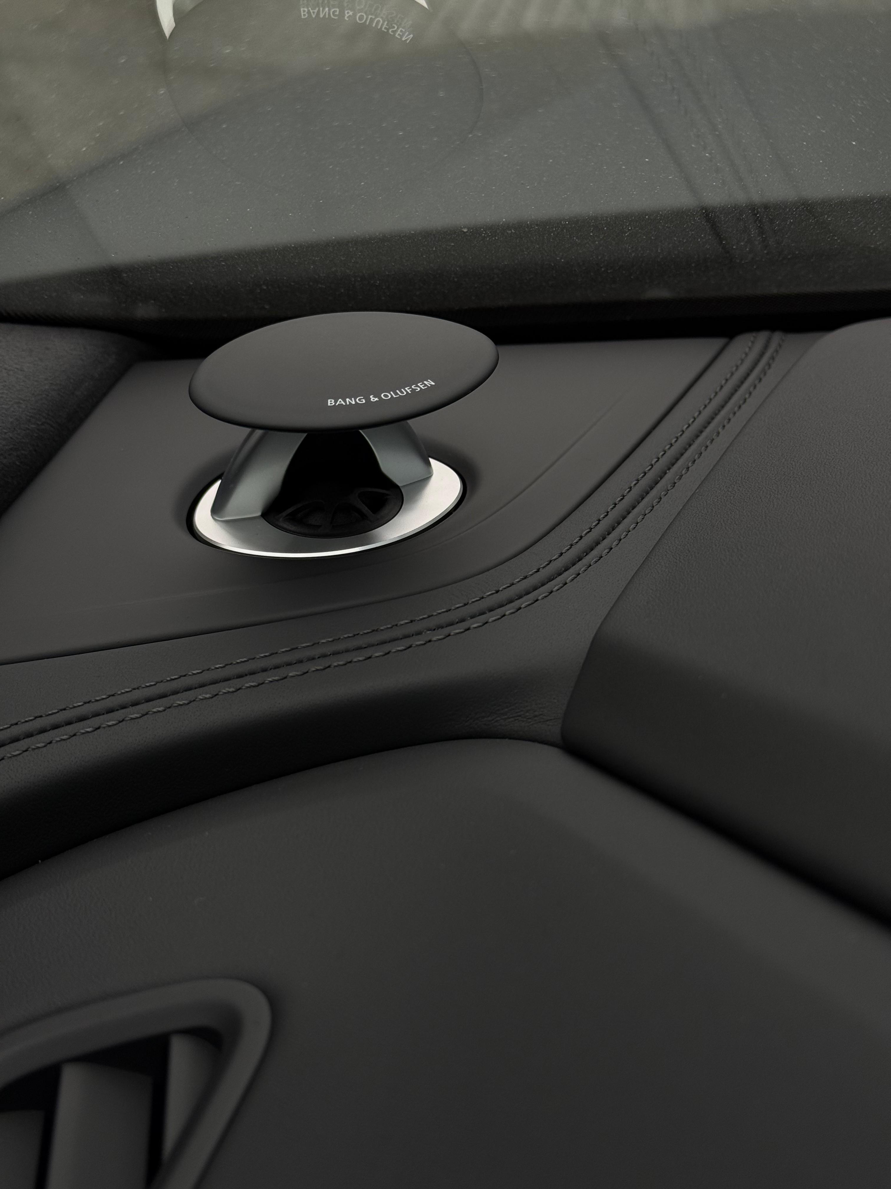 Audi RS Q8 2025 - фото 17