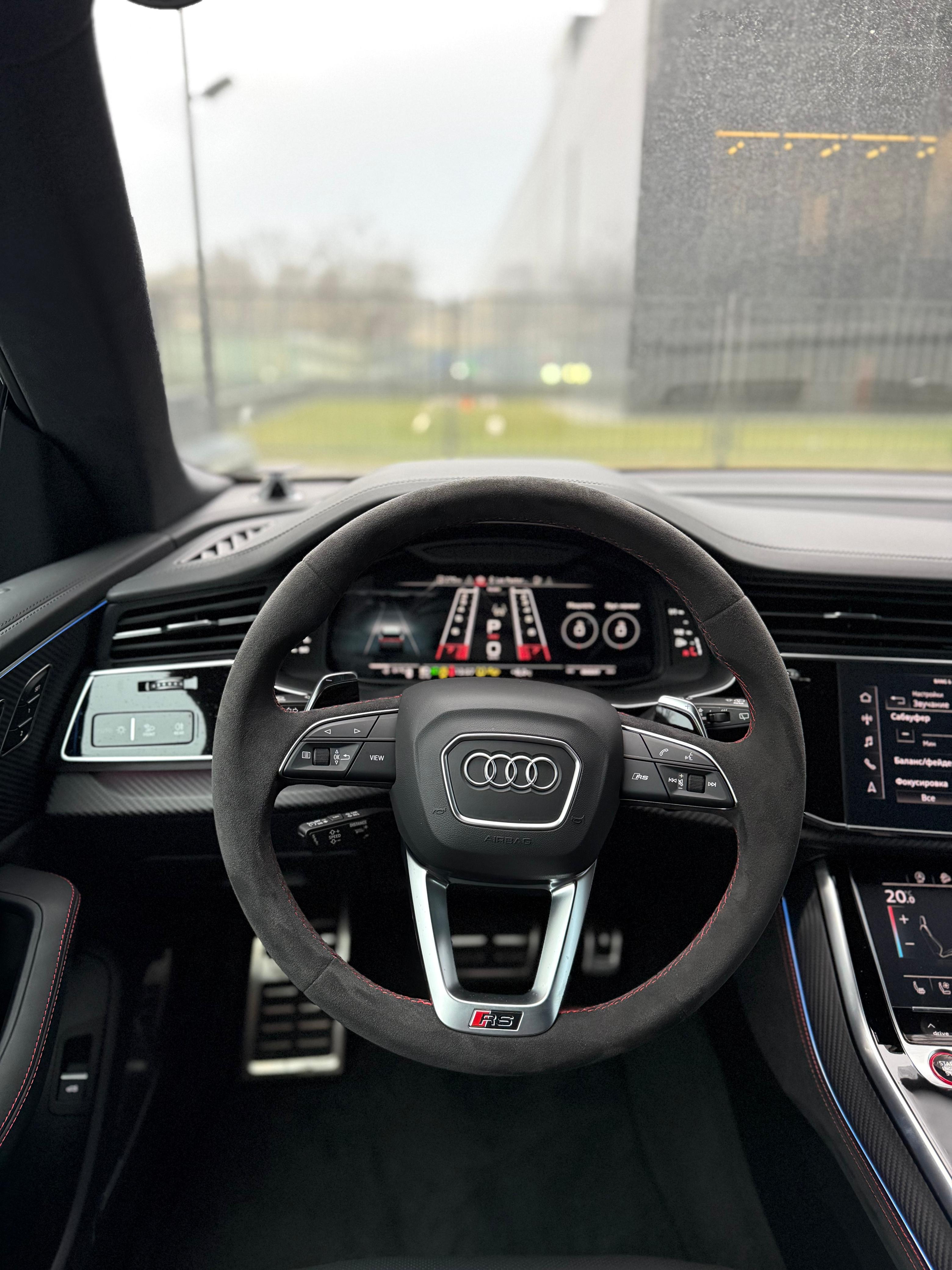 Audi RS Q8 2025 - фото 18