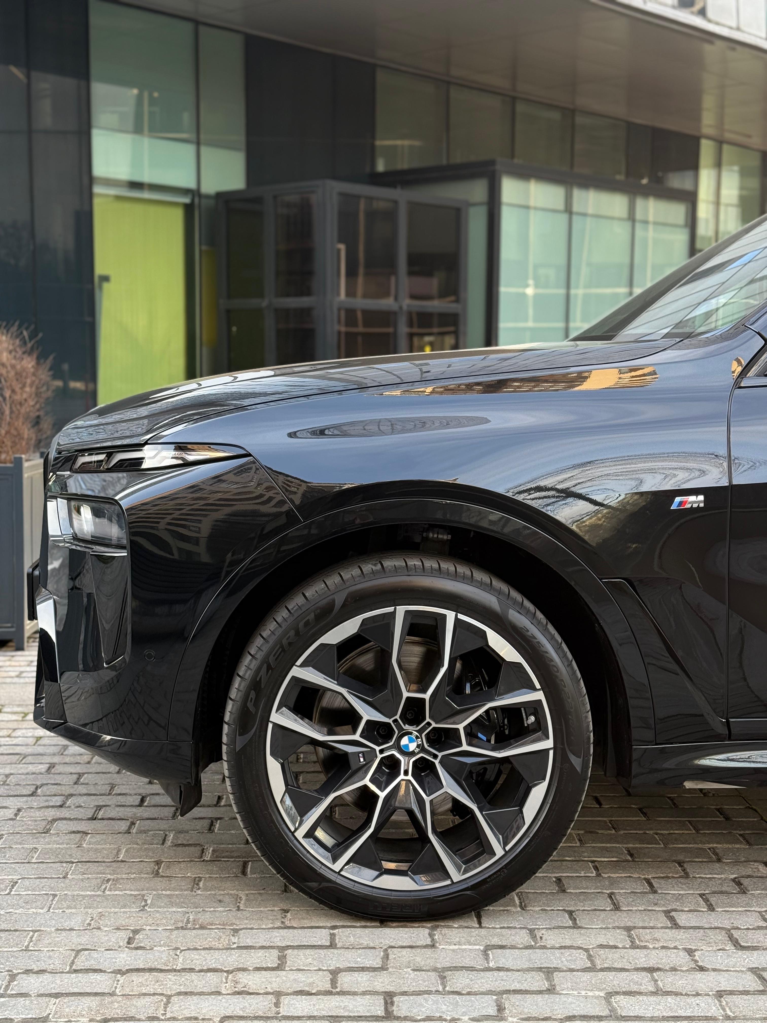 BMW X7 M60i 2025 - фото 8
