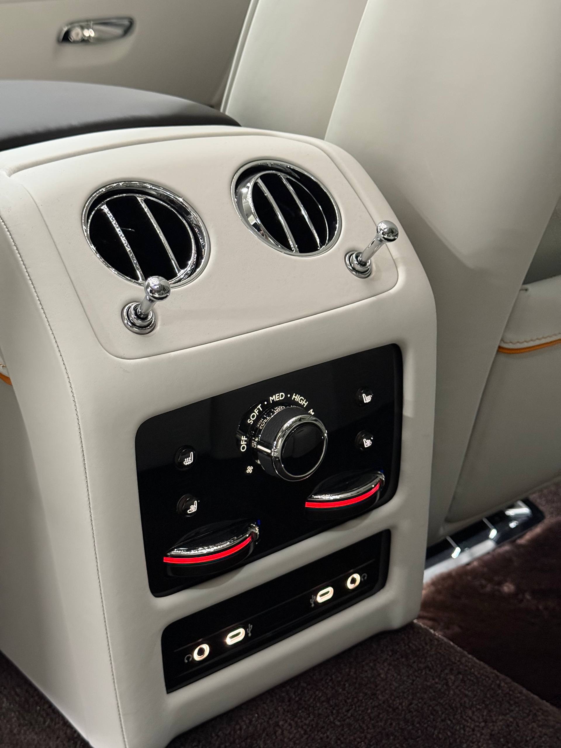Rolls-Royce Ghost 2026 - фото 21