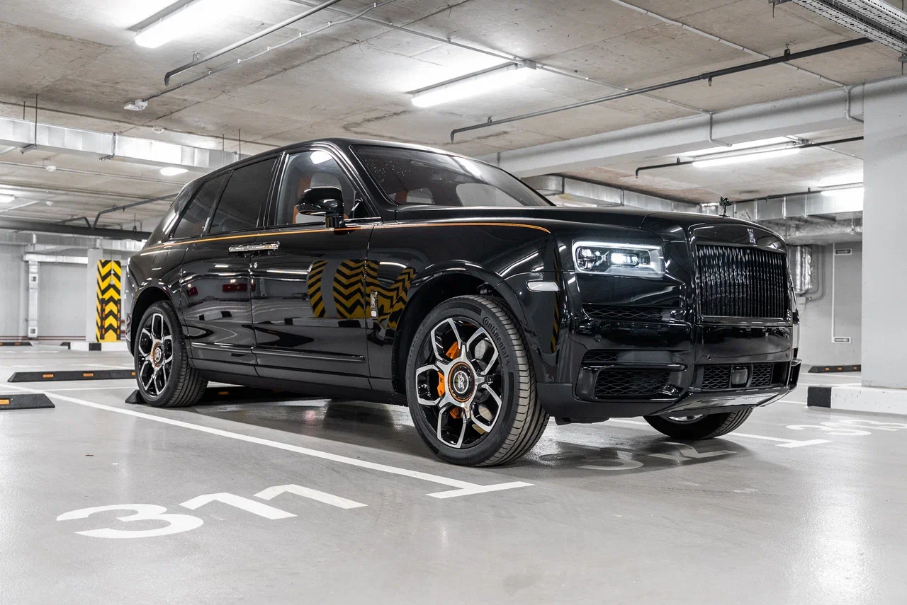 Rolls-Royce Cullinan Black Badge 2023 - фото 2