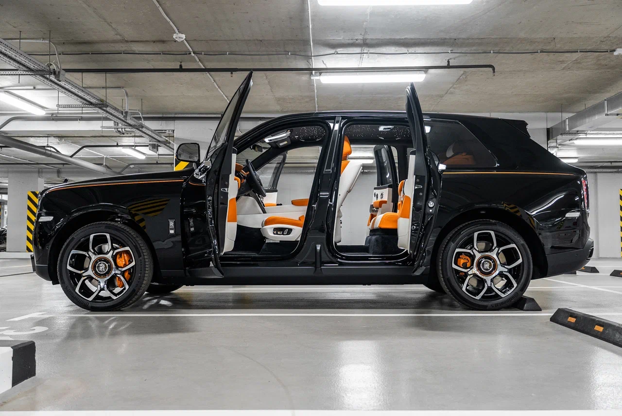 Rolls-Royce Cullinan Black Badge 2023 - фото 14