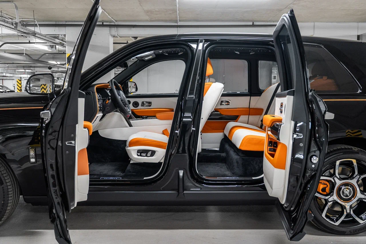 Rolls-Royce Cullinan Black Badge 2023 - фото 15