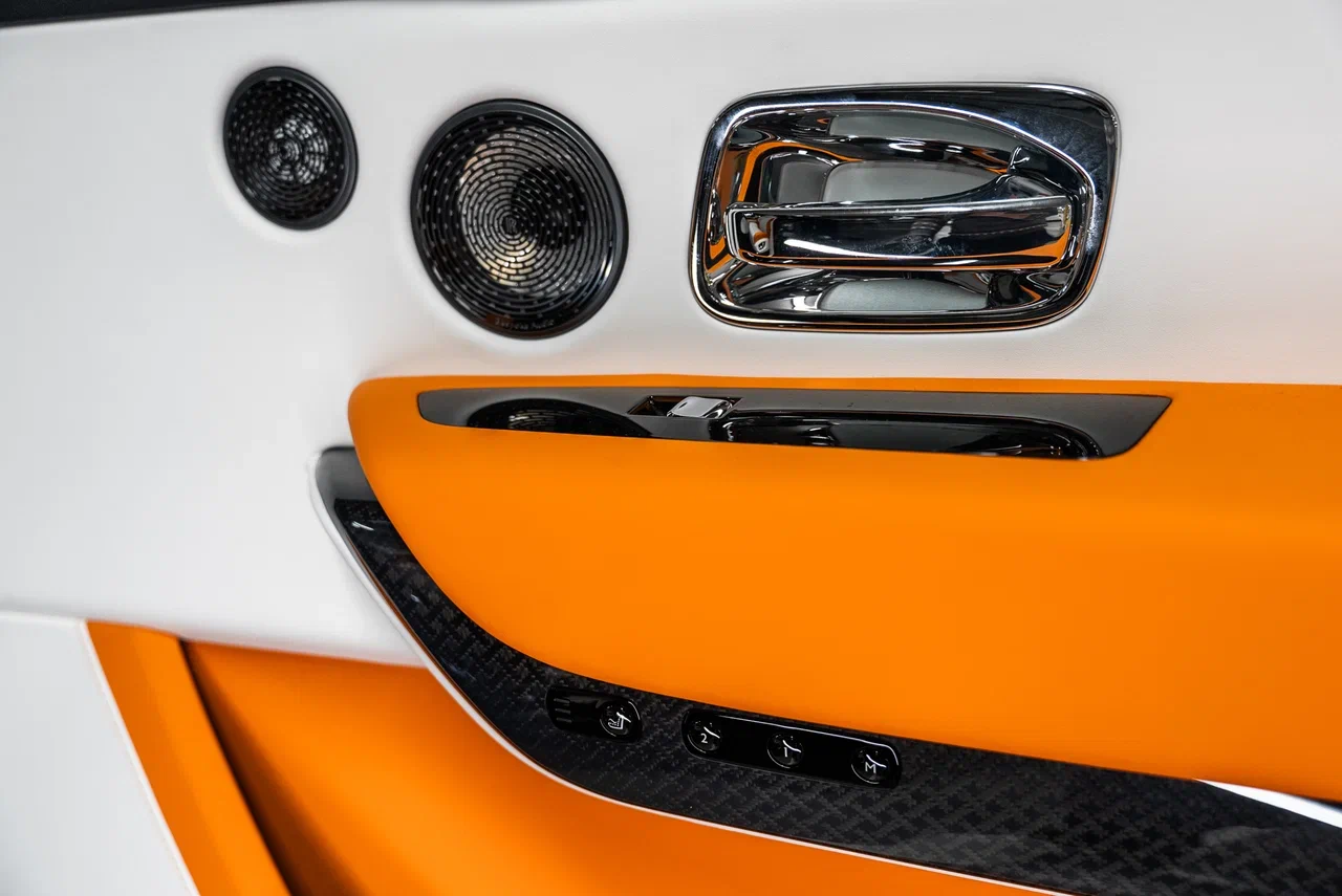 Rolls-Royce Cullinan Black Badge 2023 - фото 21