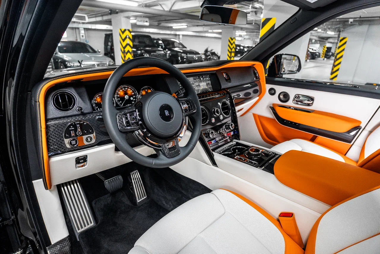 Rolls-Royce Cullinan Black Badge 2023 - фото 25