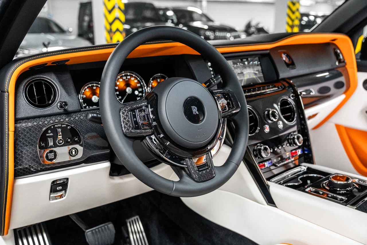 Rolls-Royce Cullinan Black Badge 2023 - фото 26