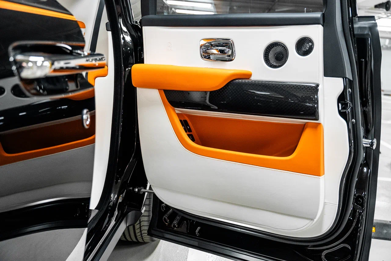 Rolls-Royce Cullinan Black Badge 2023 - фото 28