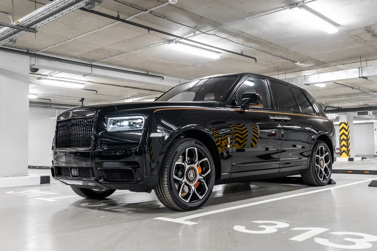 Rolls-Royce Cullinan Black Badge 2023 - фото 29