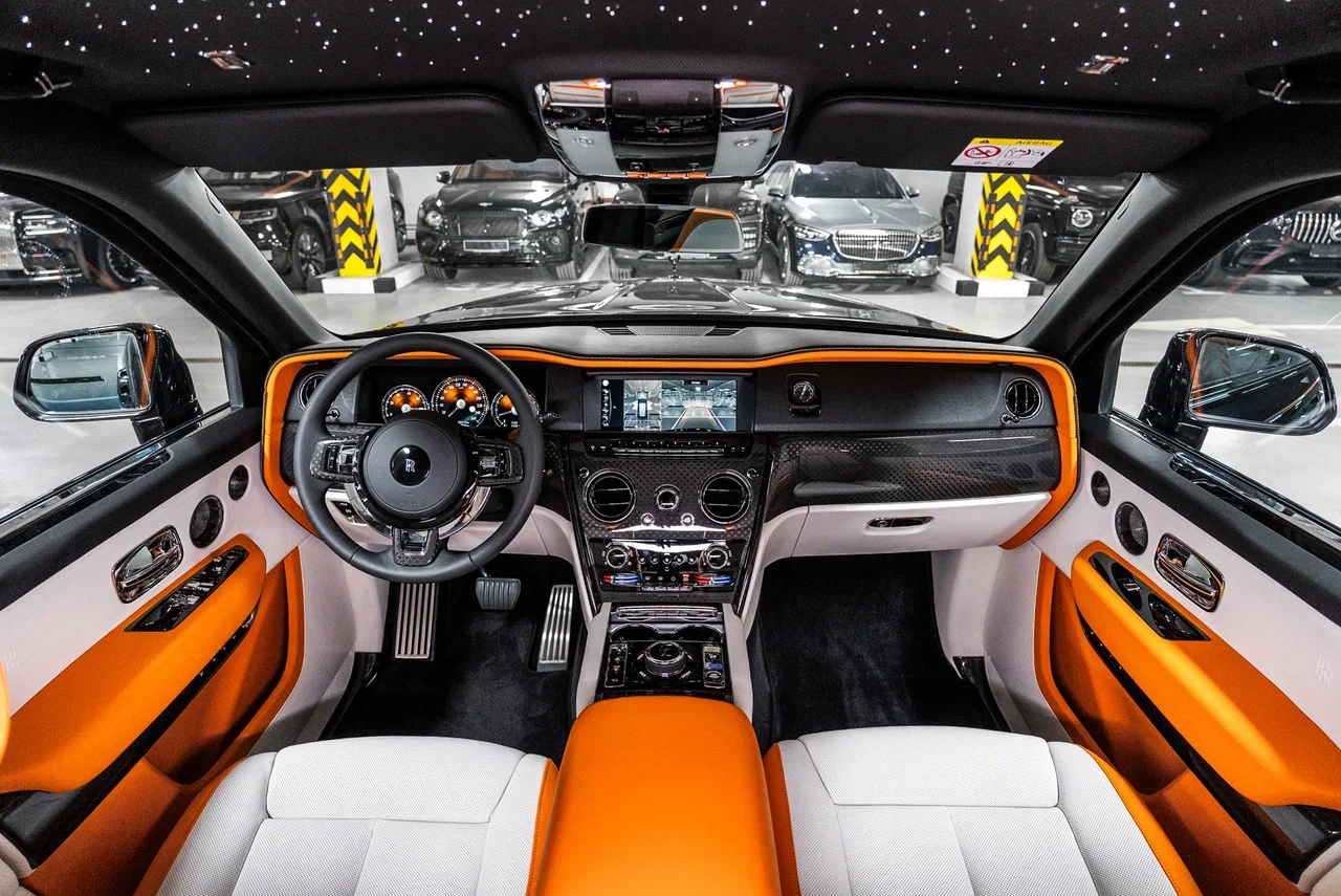 Rolls-Royce Cullinan Black Badge 2023 - фото 31