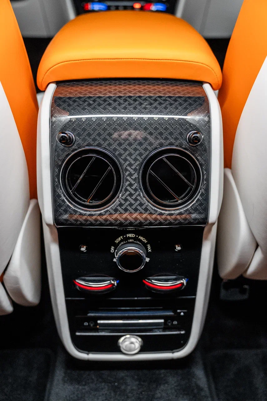 Rolls-Royce Cullinan Black Badge 2023 - фото 33