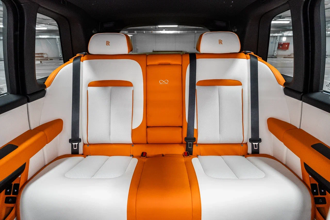 Rolls-Royce Cullinan Black Badge 2023 - фото 35