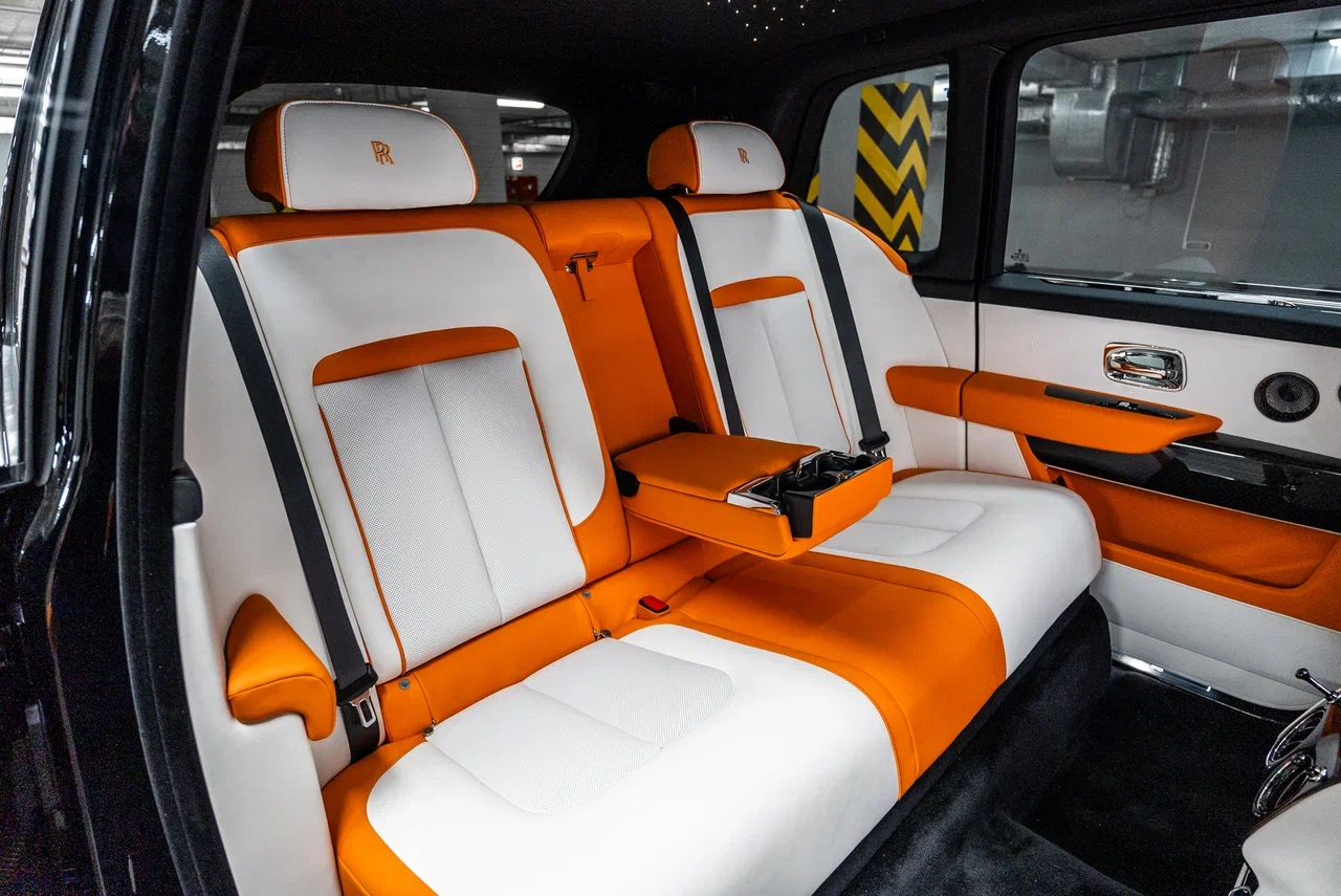 Rolls-Royce Cullinan Black Badge 2023 - фото 37