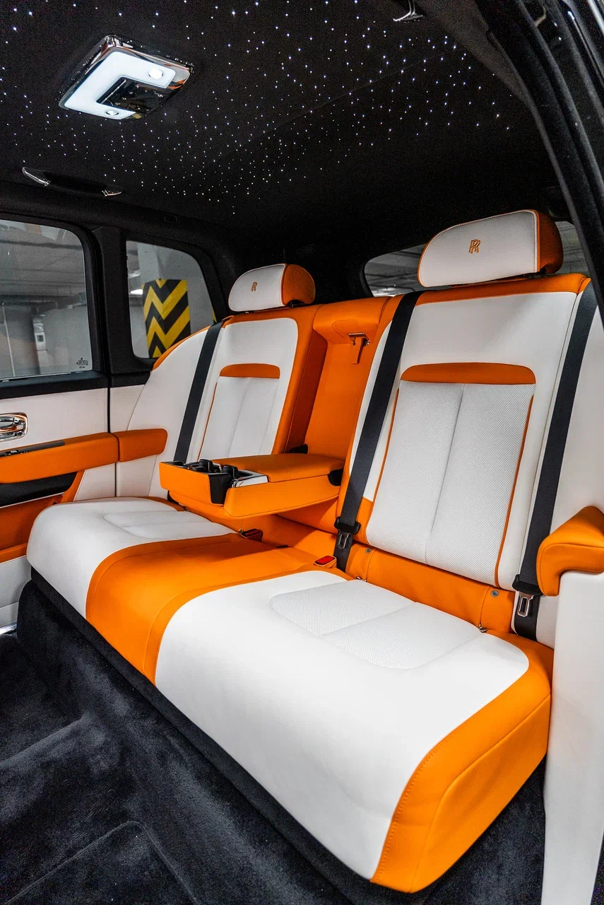 Rolls-Royce Cullinan Black Badge 2023 - фото 39