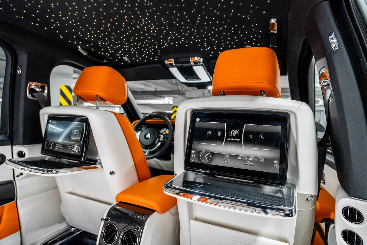 Rolls-Royce Cullinan Black Badge 2023 - фото 40