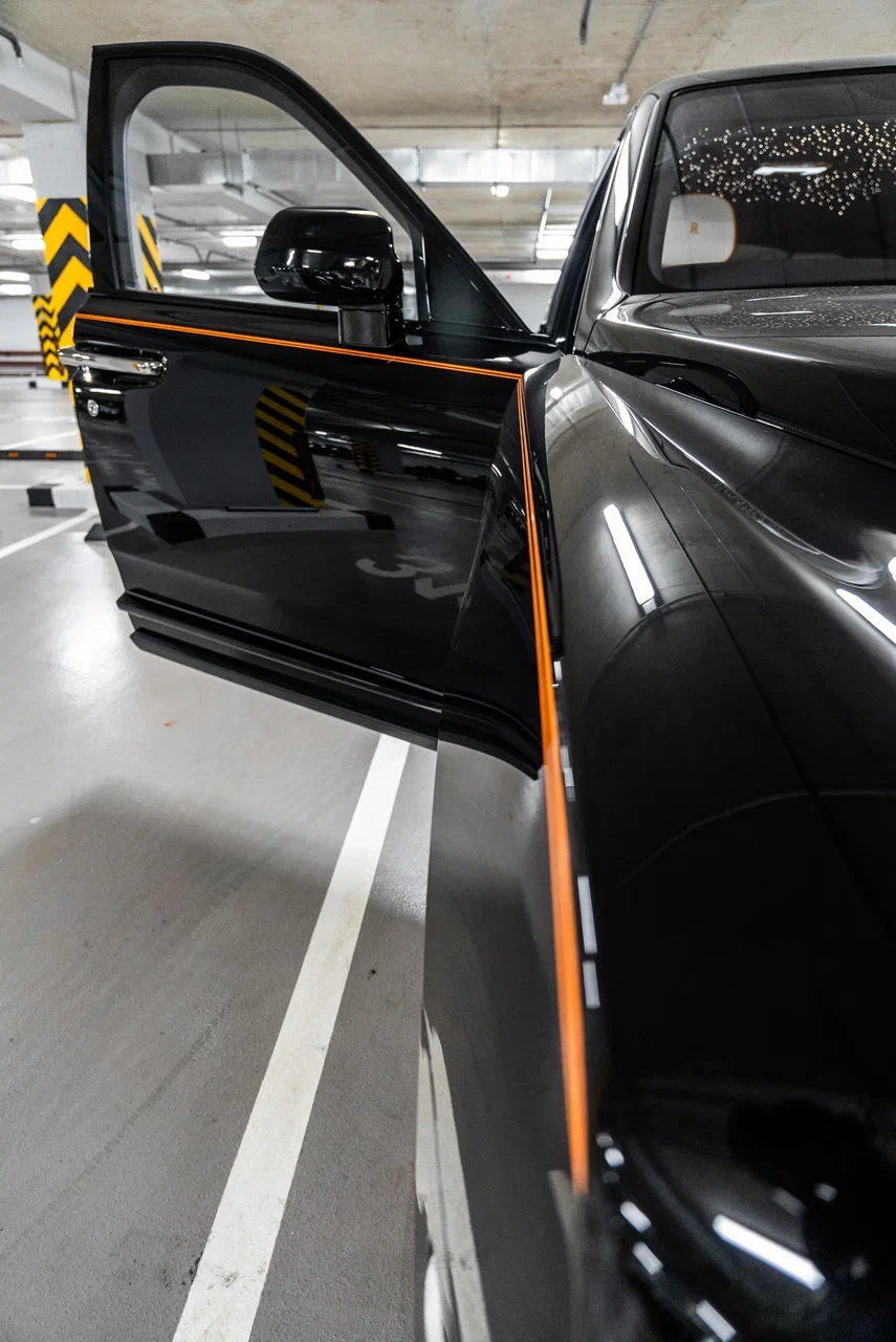 Rolls-Royce Cullinan Black Badge 2023 - фото 42