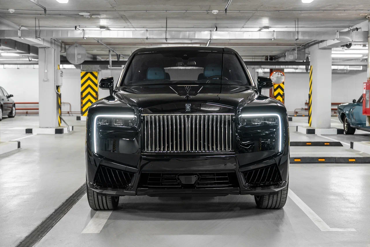 Rolls-Royce Cullinan Black Badge 2025 - фото 4