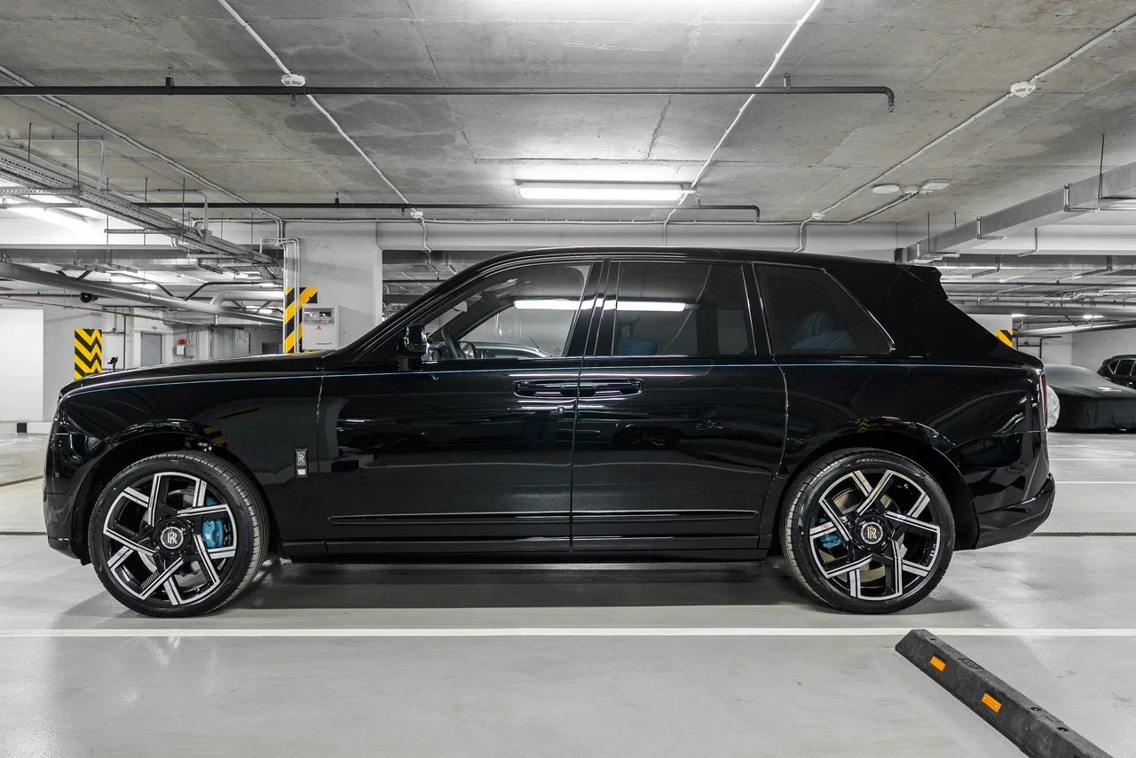 Rolls-Royce Cullinan Black Badge 2025 - фото 6