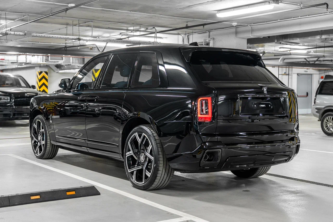 Rolls-Royce Cullinan Black Badge 2025 - фото 7