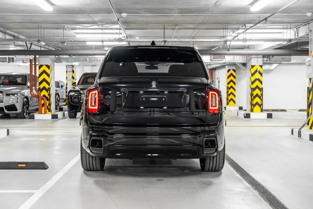 Rolls-Royce Cullinan Black Badge 2025 - фото 8
