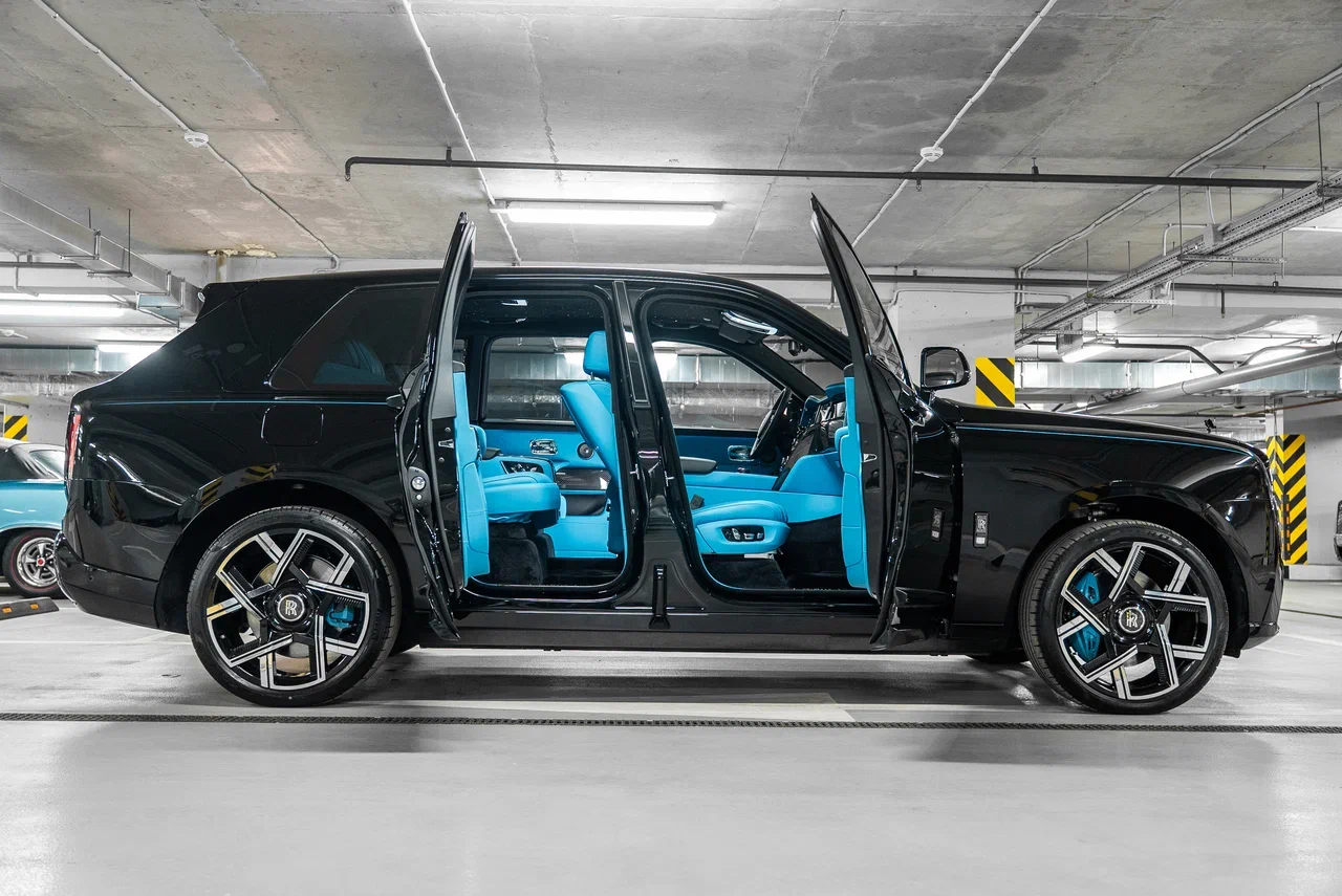 Rolls-Royce Cullinan Black Badge 2025 - фото 11