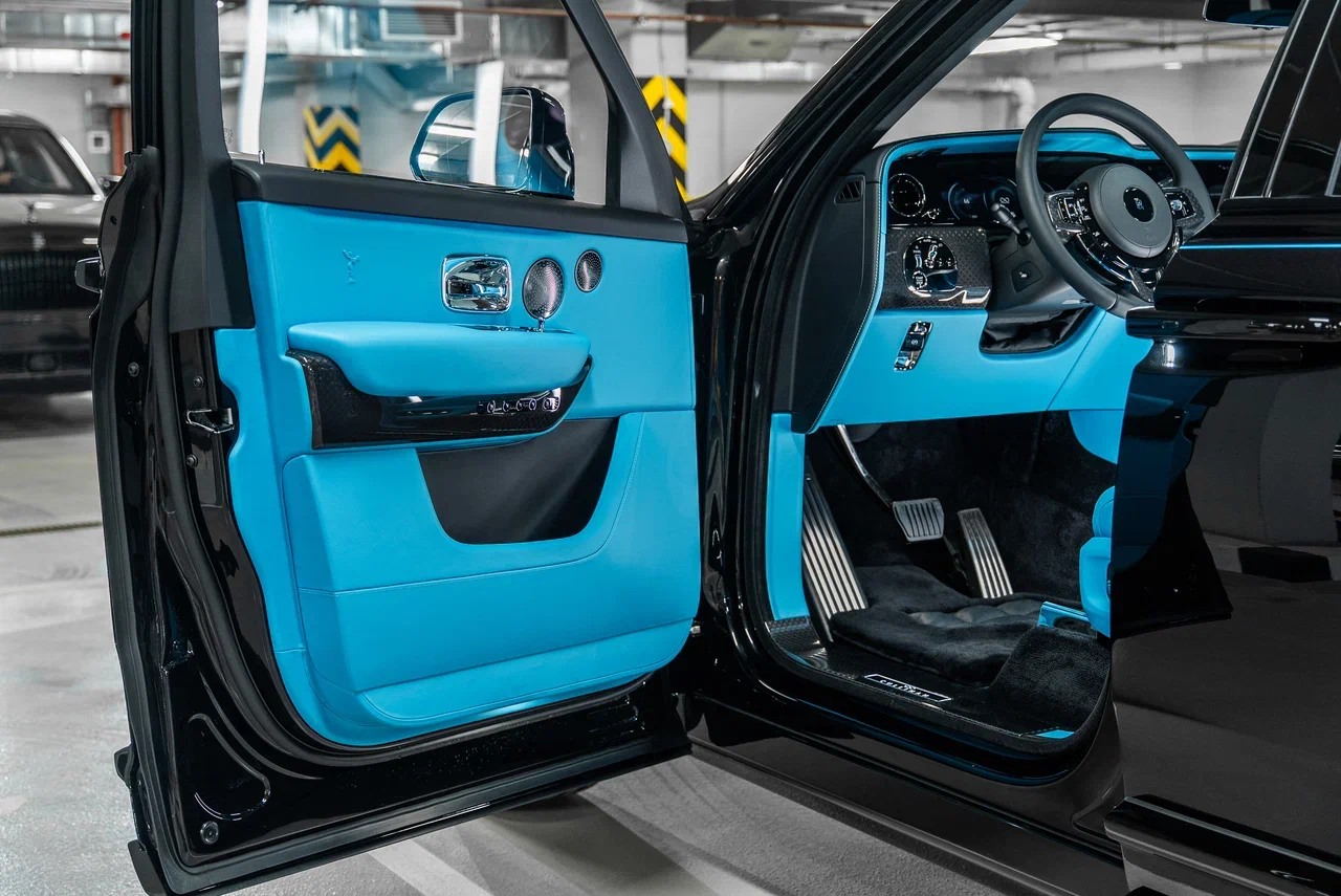 Rolls-Royce Cullinan Black Badge 2025 - фото 13